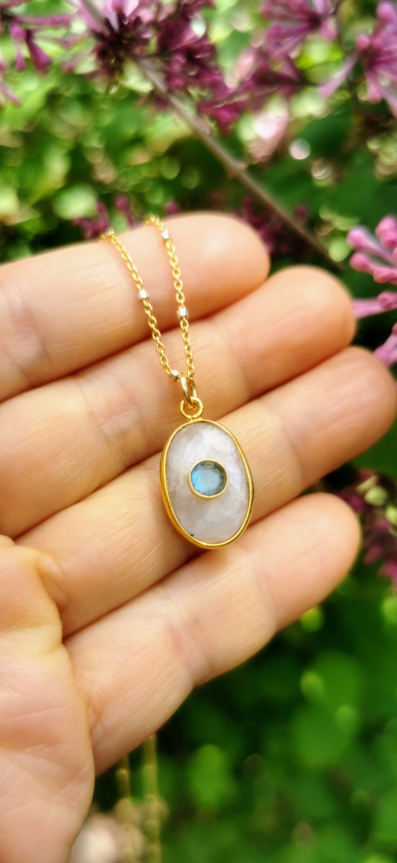 1 Grand & 4 Classic Moonstone Necklace in 14k Gold (June)